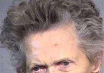 Cụ bà Mỹ bắn chết con trai vì không muốn đến viện dưỡng lão