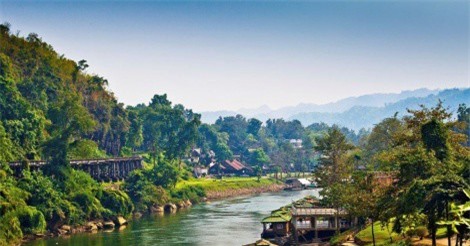 Ngôi làng thơ mộng bên sông gần Bangkok, Thái Lan
