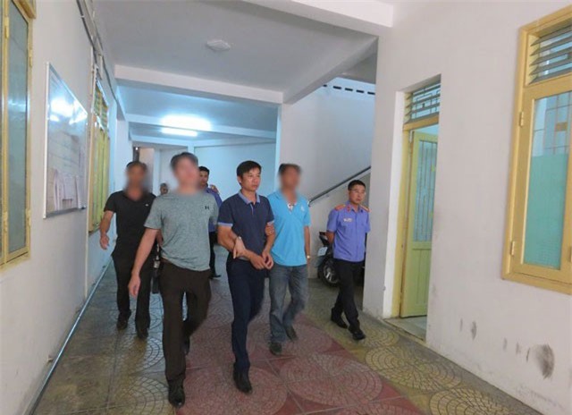 Bắt điều tra viên bị cáo buộc làm sai lệch hồ sơ