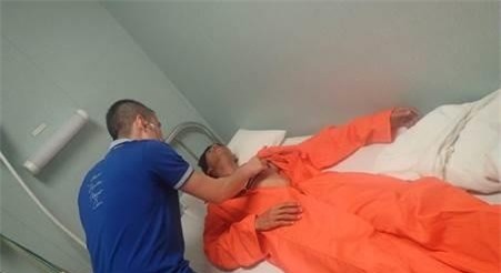 Biển Đông POC cứu 4 ngư dân gặp nạn trên biển