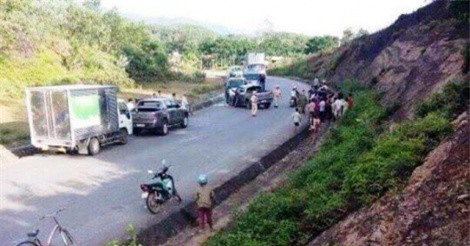 Chặn bắt xe bán tải chở 19 bánh heroin, 4kg ma tuý đá