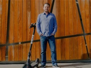 Cựu nhân viên Uber lập startup chia sẻ scooter điện trị giá tỷ USD