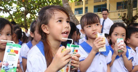 Vinamilk trao 76.500 ly sữa cho trẻ em tỉnh Vĩnh Long