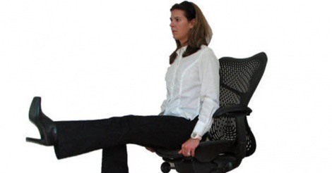 5 bài tập với ghế giúp chị em "là phẳng" bụng mỡ ngay tại văn phòng