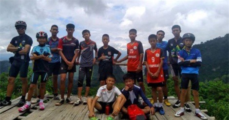 Đội bóng "nhí" Thái Lan bị mắc kẹt được mời tới dự chung kết World Cup