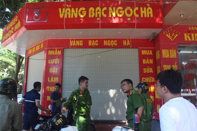 Hà Tĩnh: Lời khai của hai đối tượng bán vàng giả bị chủ tiệm vàng tóm gọn