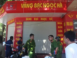 Hà Tĩnh: Lời khai của hai đối tượng bán vàng giả bị chủ tiệm vàng tóm gọn