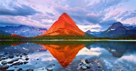 Sự thật ngỡ ngàng về ngọn núi “nhuộm đỏ” rực rỡ lúc bình minh