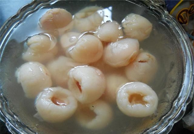 Học cách làm vải thiều ngâm đường giải khát quanh năm