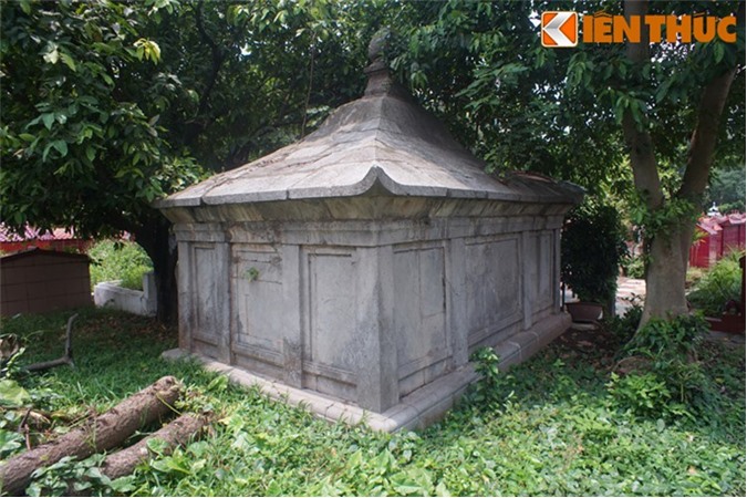 Những ngôi mộ cổ bề thế giữa phố phường sầm uất Hà Nội