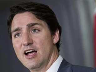 Nữ phóng viên tố Thủ tướng Canada sàm sỡ lên tiếng