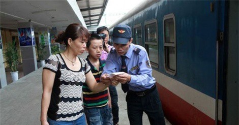 BẢN TIN TÀI CHÍNH-KINH DOANH: Vietcombank lại tăng phí rút tiền ATM từ 15/7, Facebook mua bản quyền giải Ngoại hạng Anh ở Việt Nam