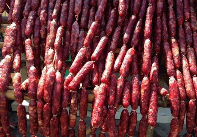 Lạp xưởng bò - niềm tự hào của người Chăm ở An Giang 