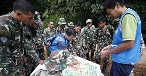 Trời đổ mưa lớn đe dọa hoạt động giải cứu đội bóng nhí Thái Lan