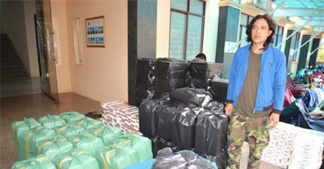 Gia Lai: Phát hiện 2 thanh niên dùng ô tô biển số giả chở hàng vạn bao thuốc lá lậu