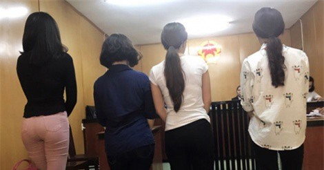 Thí sinh hoa hậu môi giới mại dâm cao cấp và sẵn sàng... "đi khách"