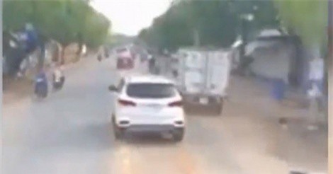 TPHCM: Tài xế ôtô “giả điếc” quyết không nhường đường cho xe cứu hỏa