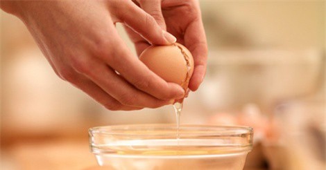 3 cách đẩy sạch mụn, trắng da bằng mặt nạ trứng gà