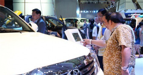 Doanh số bán xe trong nước tăng nhẹ, xe nhập giảm rất mạnh