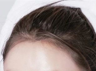 Bí quyết để dù trời nóng 'chảy mỡ' nhưng lớp nền vẫn bền - mịn - trong