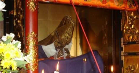 Rùng rợn bí thuật nhịn ăn để tự ướp xác của thiền sư Nhật