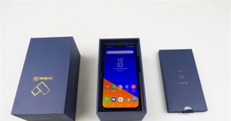 Clip: Mở hộp smartphone chip S845, RAM 6 GB, giá 12,49 triệu tại Việt Nam