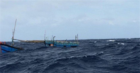 9 ngư dân và tàu cá bị chìm trên biển, 1 người tử vong
