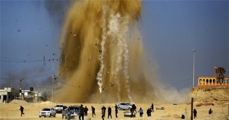 Israel "dội bom" vào hàng chục mục tiêu quân sự của Palestine 