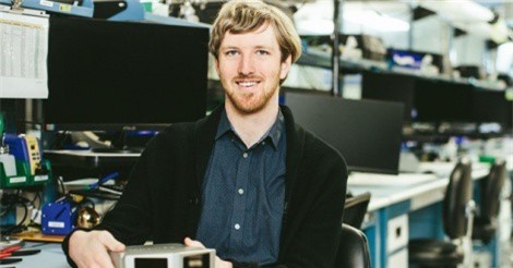 Bỏ học, chàng trai 23 tuổi cạnh tranh với Tesla của tỷ phú Elon Musk