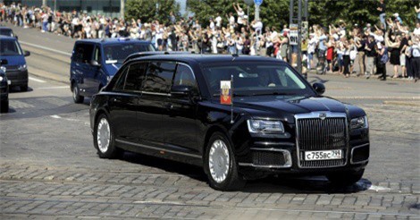 Clip: Siêu xe limousine đưa ông Trump, ông Putin tới cuộc gặp lịch sử