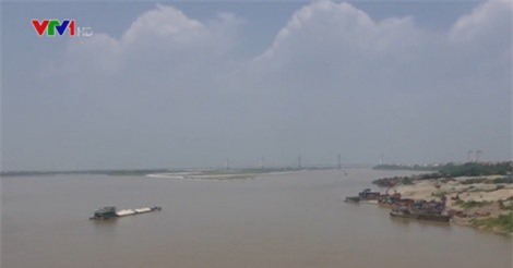 Đóng luồng sông Hồng đoạn qua Hà Nội để thi công ống ngầm