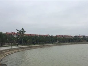 Hà Nội: Thi thể đôi nam nữ nổi trên hồ cá, cách nhau 10 mét