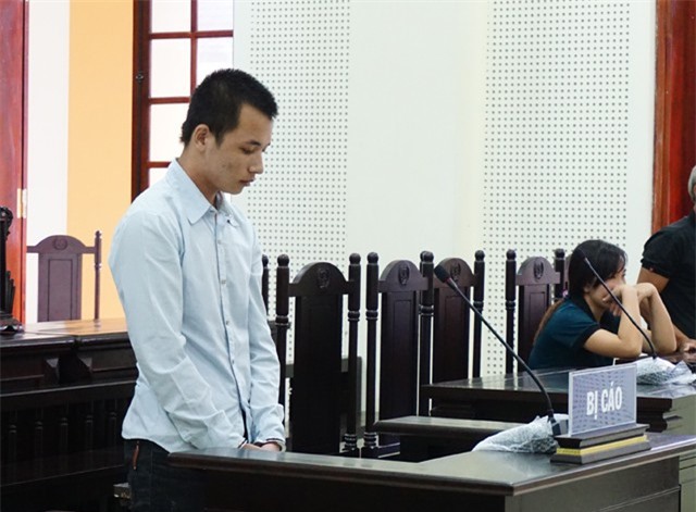 Hoãn phiên tòa vì… cháu của chủ tọa lấy người thân bị hại