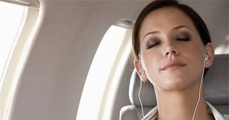 Nguy cơ điếc khi dùng tai nghe sai cách