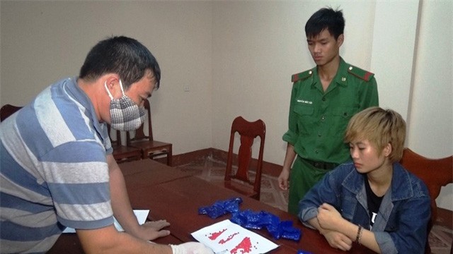 Quảng Trị: Bắt thiếu nữ 17 tuổi cùng đồng bọn vận chuyển hàng ngàn viên ma túy