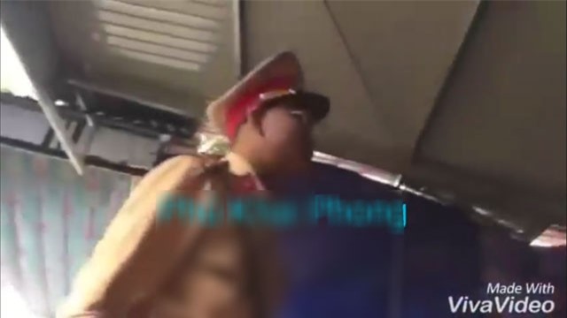 CSGT bị tố vung tay đánh người vi phạm vì bị... bắt chào