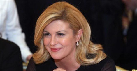 Đây là phong thái nữ Tổng thống Croatia khi không cổ vũ bóng đá