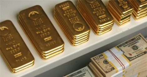 Giá vàng hôm nay 17/7: Đại gia bán tháo, vàng chìm nghỉm