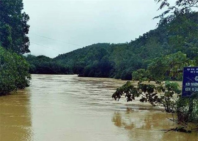 Một xã miền núi Thanh Hóa bị nước lũ cô lập hoàn toàn