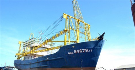 Vụ tàu vỏ thép nằm bờ: Công ty đóng tàu cũng kiện ngư dân