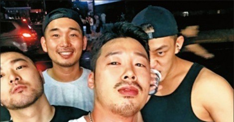 Yoo Ah-in bị bắt gặp đến bar gay ở Trung Quốc