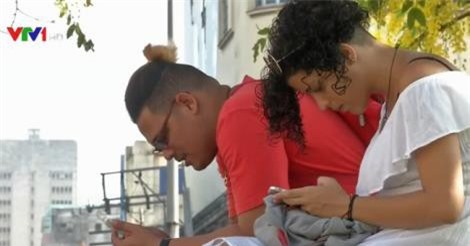 Cuba bắt đầu cung cấp Internet trên điện thoại di động