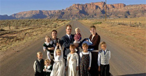 Độc lạ thị trấn đàn ông 'lấy ba vợ mới được lên thiên đường' 