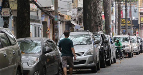 TP.HCM thu phí đậu xe lòng đường từ 1/8