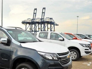 Đã có Toyota Fortuner cập cảng làm thủ tục nhập khẩu