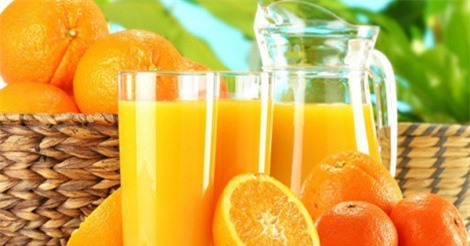 Ngăn ngừa nguy cơ mùa lòa nhờ một trái cam mỗi ngày