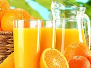 Ngăn ngừa nguy cơ mùa lòa nhờ một trái cam mỗi ngày