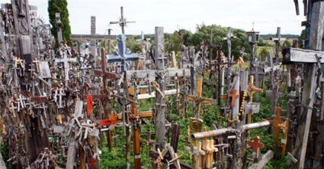 'Nghĩa địa' thánh giá cất giấu những câu chuyện bí ẩn