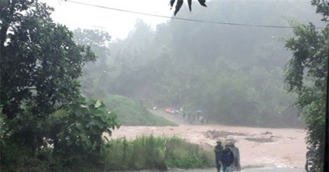 Quảng Ninh: Chủ tịch UBND các cấp phải thường trực 24/24h để phòng chống mưa, lụt