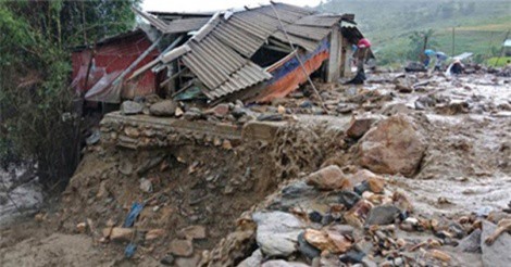 10 người chết, 11 người mất tích do mưa lũ